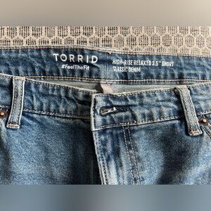 Size 22 Torrid light denim 3.5” shorts